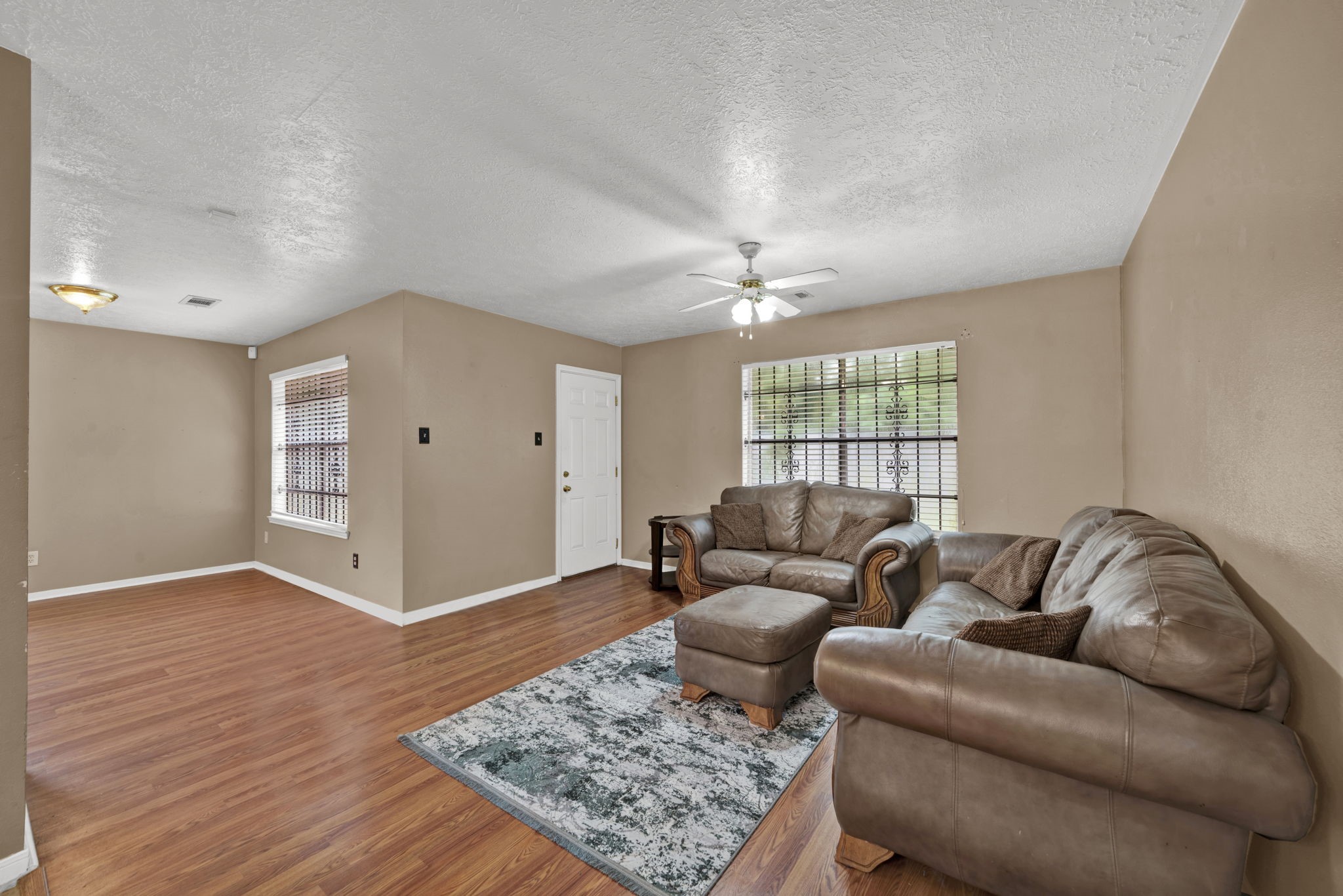 12821 Donegal Way Houston, TX 77047 - Photo 10 of 18 a living room with furniture and a rug