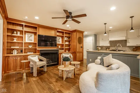 $850,000 | 220 Olde Mill Cove, Indianapolis, IN 46260