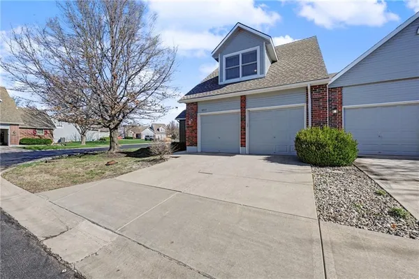 $325,000 | 6817 West 156th Terrace, Overland Park, KS 66223