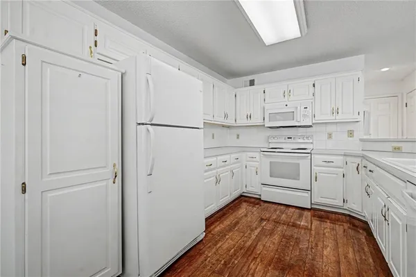 $325,000 | 6817 West 156th Terrace, Overland Park, KS 66223