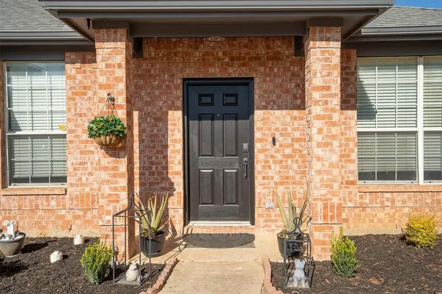 $365,000 | 2715 Tori Oak Trail, Corinth, TX 76210