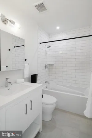 $1,700 | 2031 South 20th Street, Unit 7, Philadelphia, PA 19145