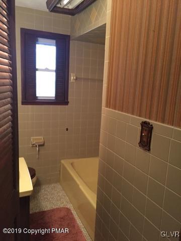 2402 Mountain Road Stroudsburg, PA 18360 - Photo 6 of 20
