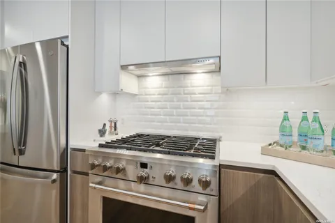 $1,253,000 | 218 Middle Neck Road, Unit 201, Great Neck, NY 11021