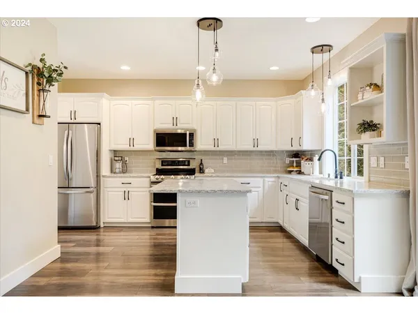 $825,000 | 18389 South Winnifred Avenue, Molalla, OR 97038