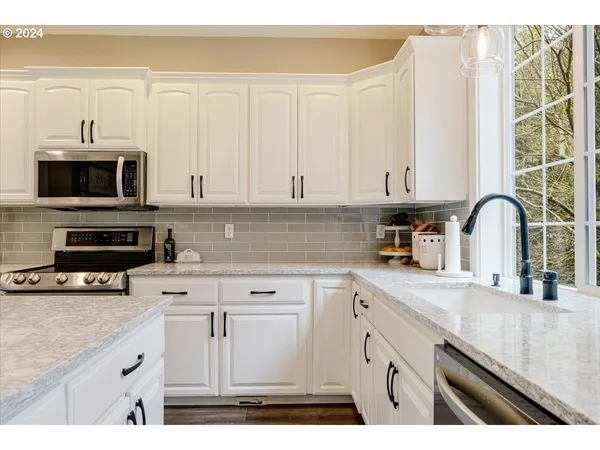 $825,000 | 18389 South Winnifred Avenue, Molalla, OR 97038