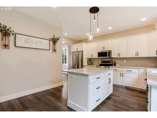 $825,000 | 18389 South Winnifred Avenue, Molalla, OR 97038