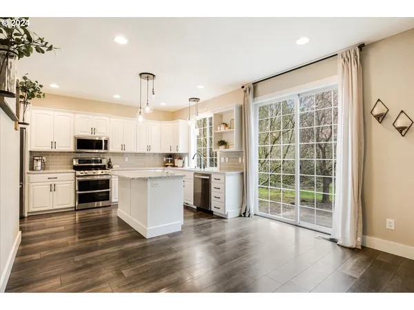 $825,000 | 18389 South Winnifred Avenue, Molalla, OR 97038