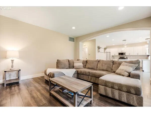 $825,000 | 18389 South Winnifred Avenue, Molalla, OR 97038