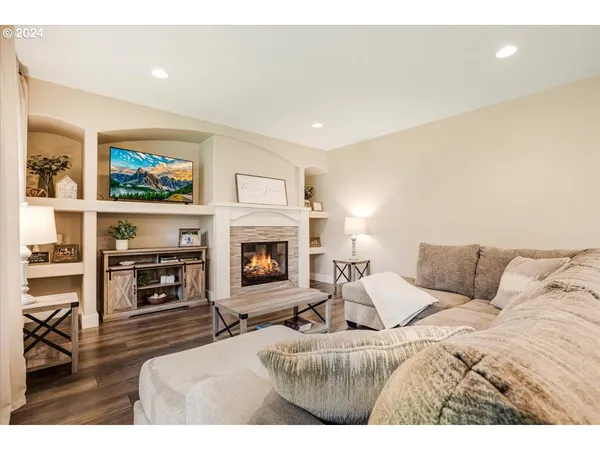 $825,000 | 18389 South Winnifred Avenue, Molalla, OR 97038