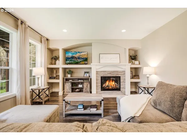 $825,000 | 18389 South Winnifred Avenue, Molalla, OR 97038