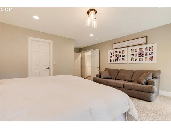 $825,000 | 18389 South Winnifred Avenue, Molalla, OR 97038