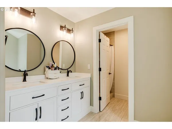 $825,000 | 18389 South Winnifred Avenue, Molalla, OR 97038