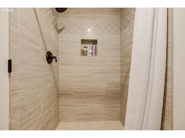 $825,000 | 18389 South Winnifred Avenue, Molalla, OR 97038