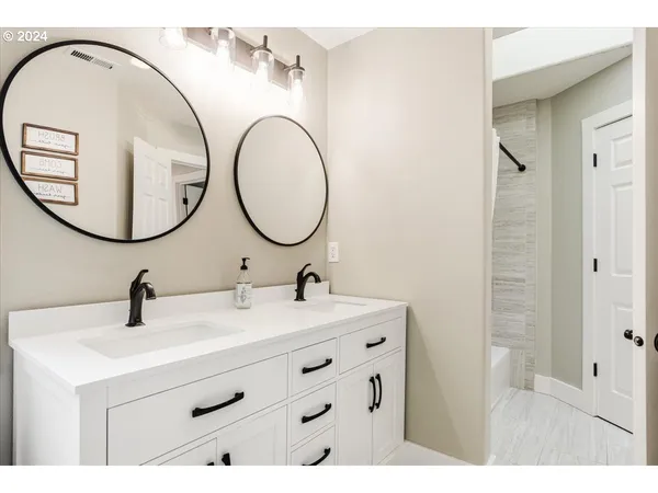 $825,000 | 18389 South Winnifred Avenue, Molalla, OR 97038