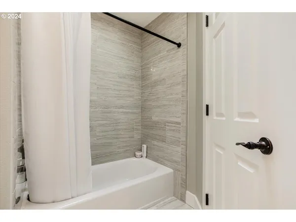 $825,000 | 18389 South Winnifred Avenue, Molalla, OR 97038