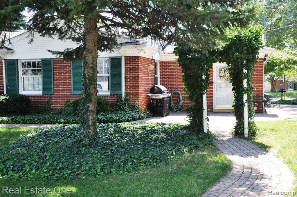 11060 Chicago Road Warren, MI 48093 - Photo 7 of 32 Chicago Rd06.JPG