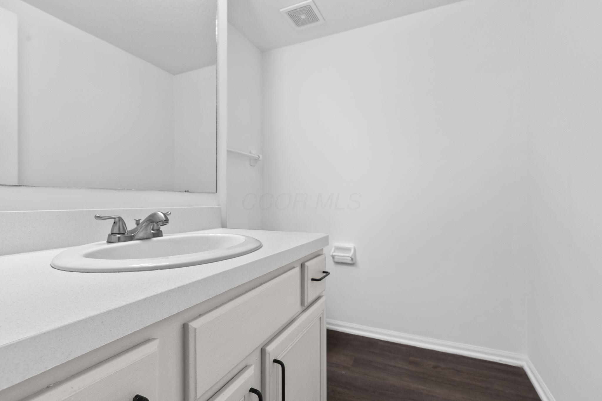 279 Richards Circle Delaware, OH 43015 - Photo 14 of 60 Half Bath First Floor