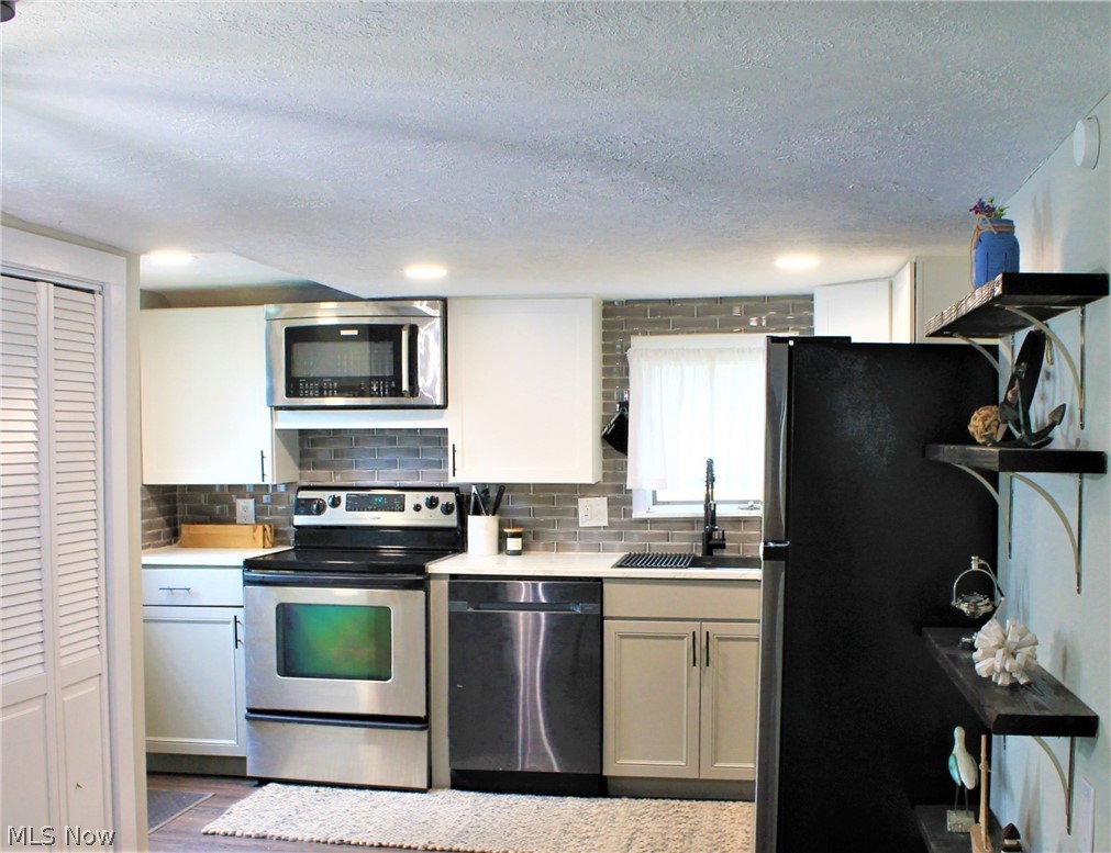 291 Cummings Road Vermilion, OH 44089 - Photo 10 of 24 Kitchen