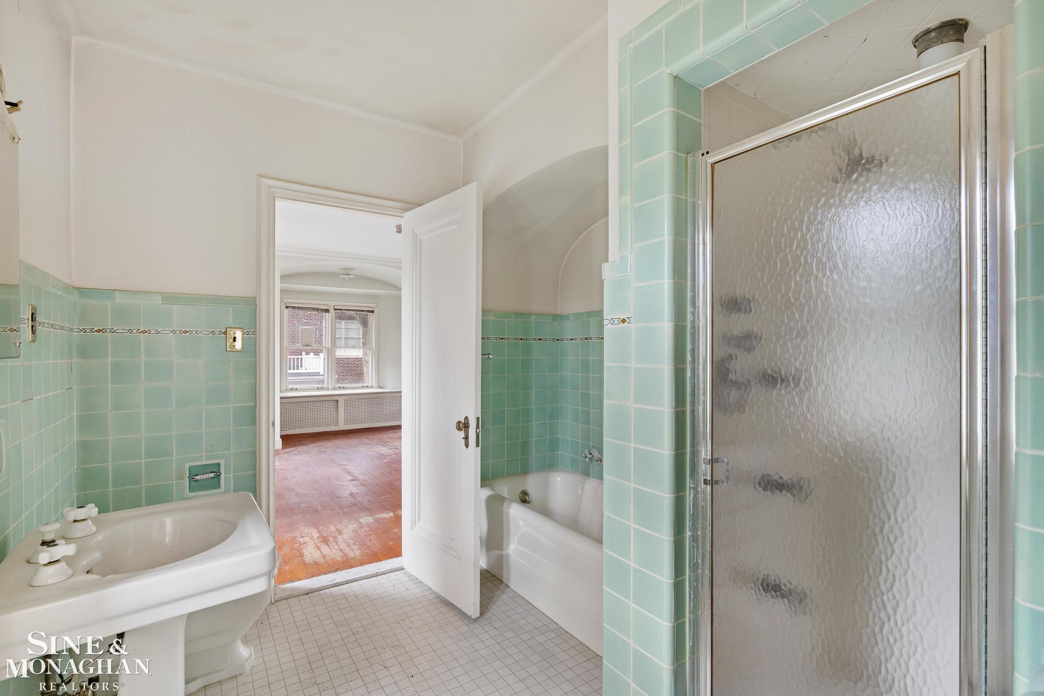 1350 Buckingham Road Grosse Pointe Park, MI 48230 - Photo 29 of 51