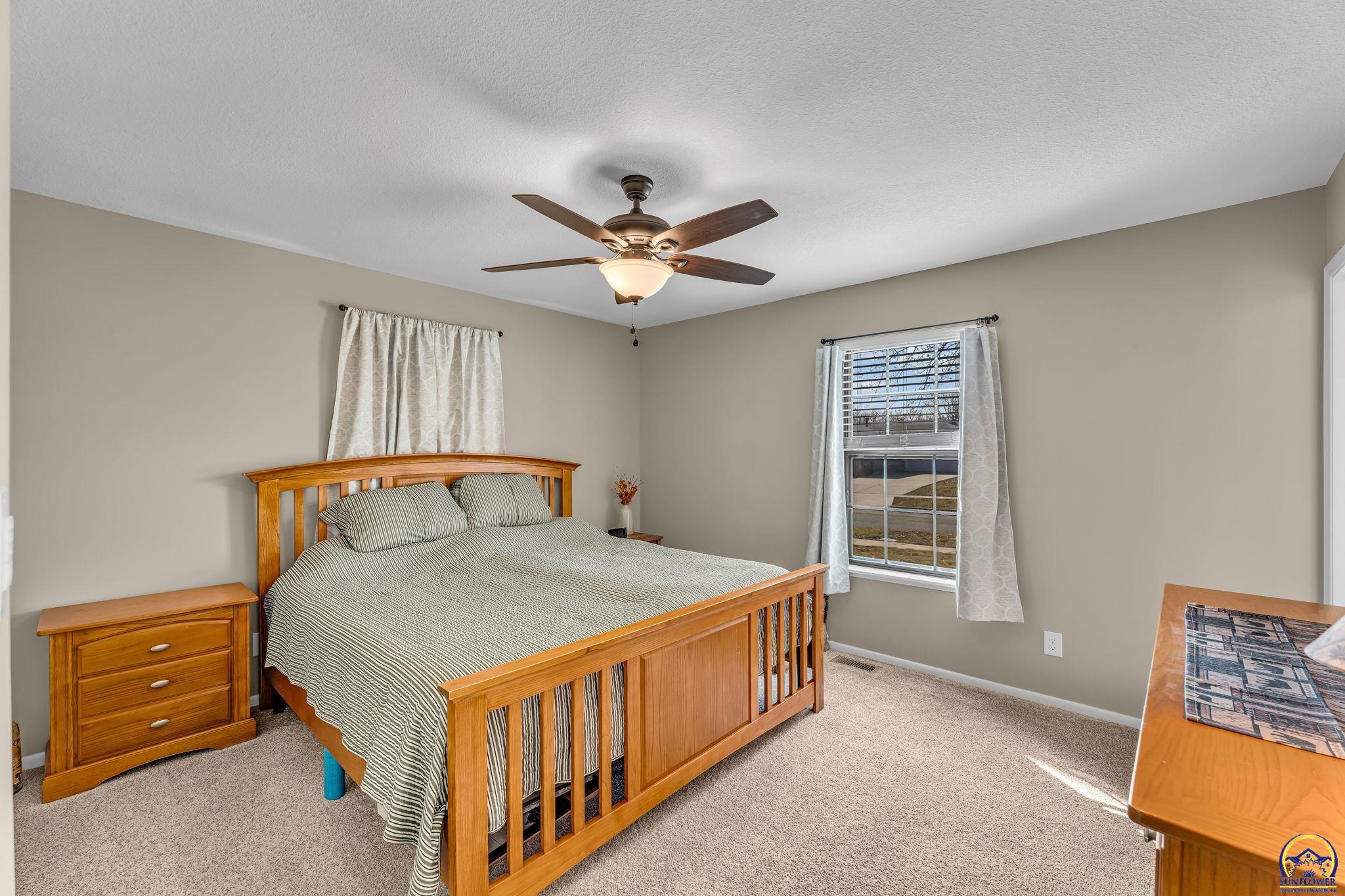 4012 Southwest 35th Terrace Topeka, KS 66614 - Photo 11 of 28