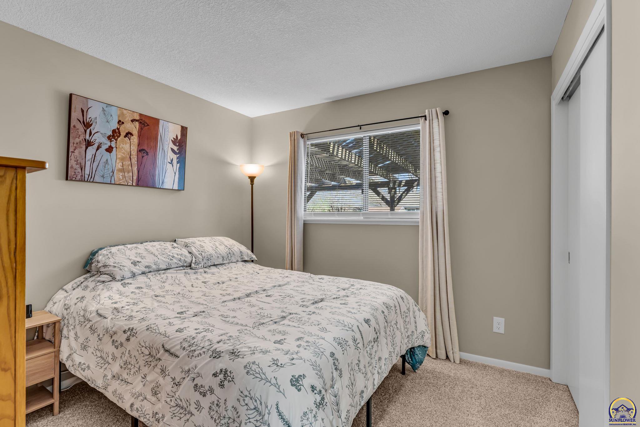 4012 Southwest 35th Terrace Topeka, KS 66614 - Photo 14 of 28