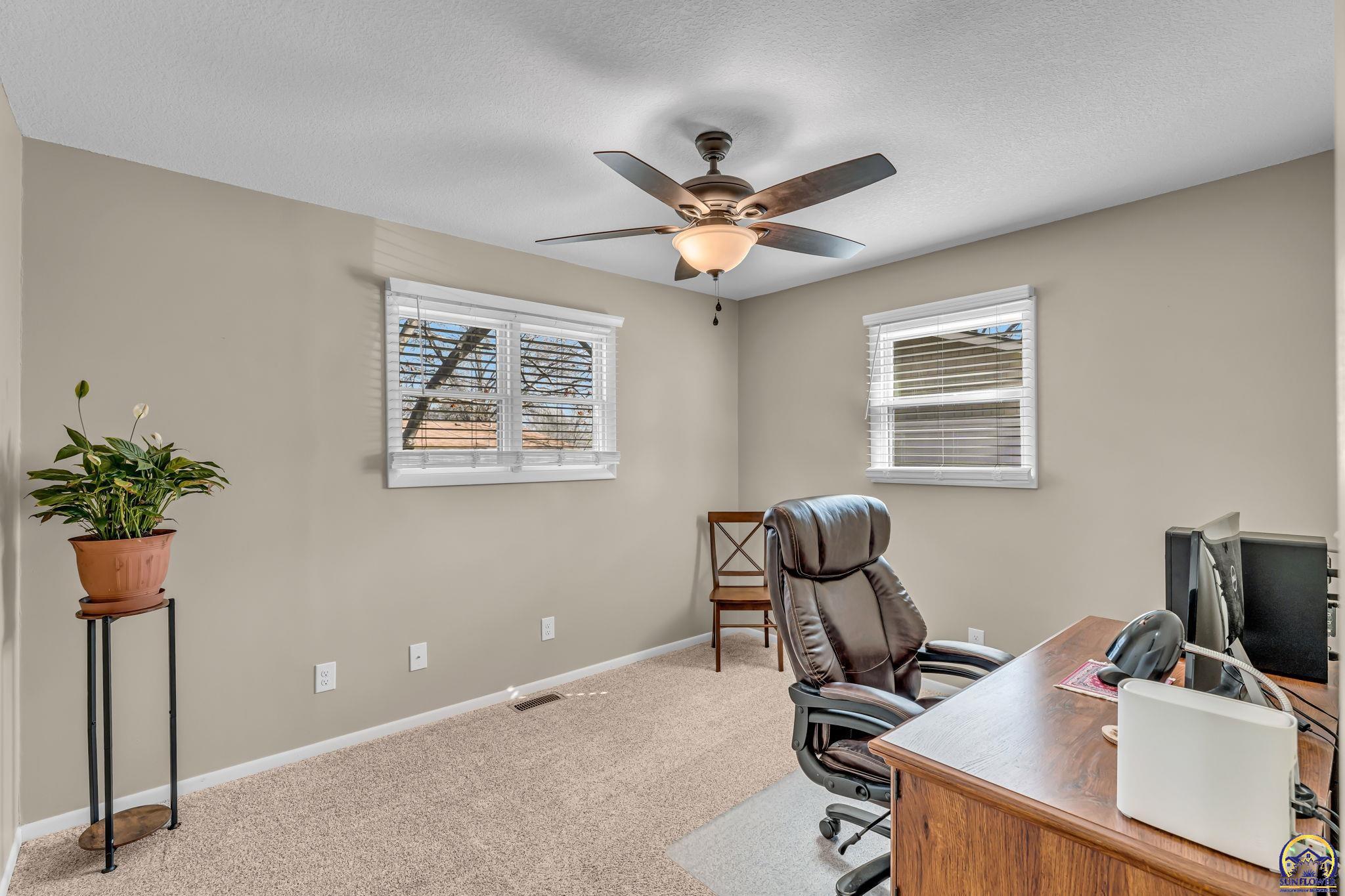 4012 Southwest 35th Terrace Topeka, KS 66614 - Photo 17 of 28