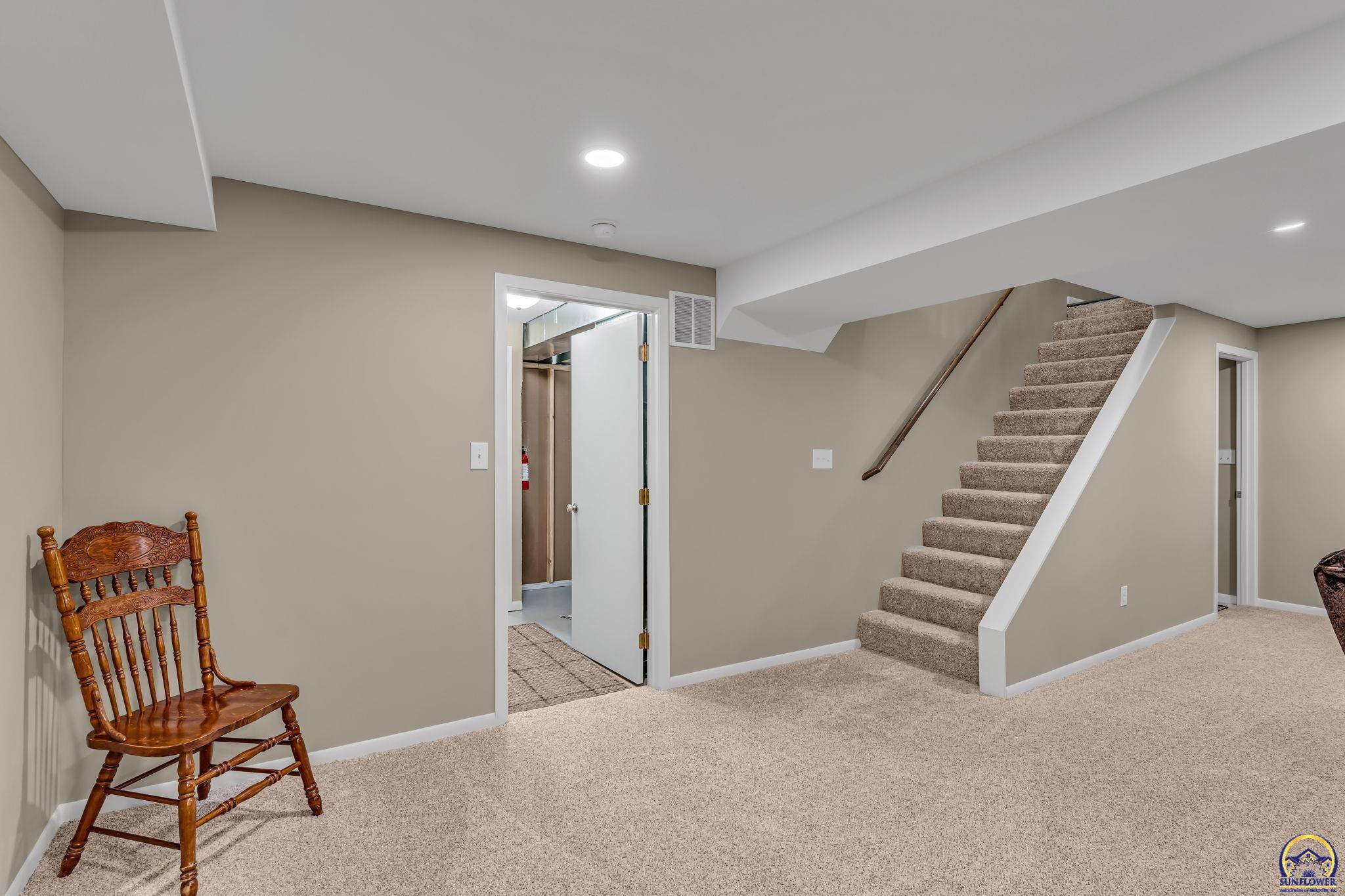 4012 Southwest 35th Terrace Topeka, KS 66614 - Photo 18 of 28