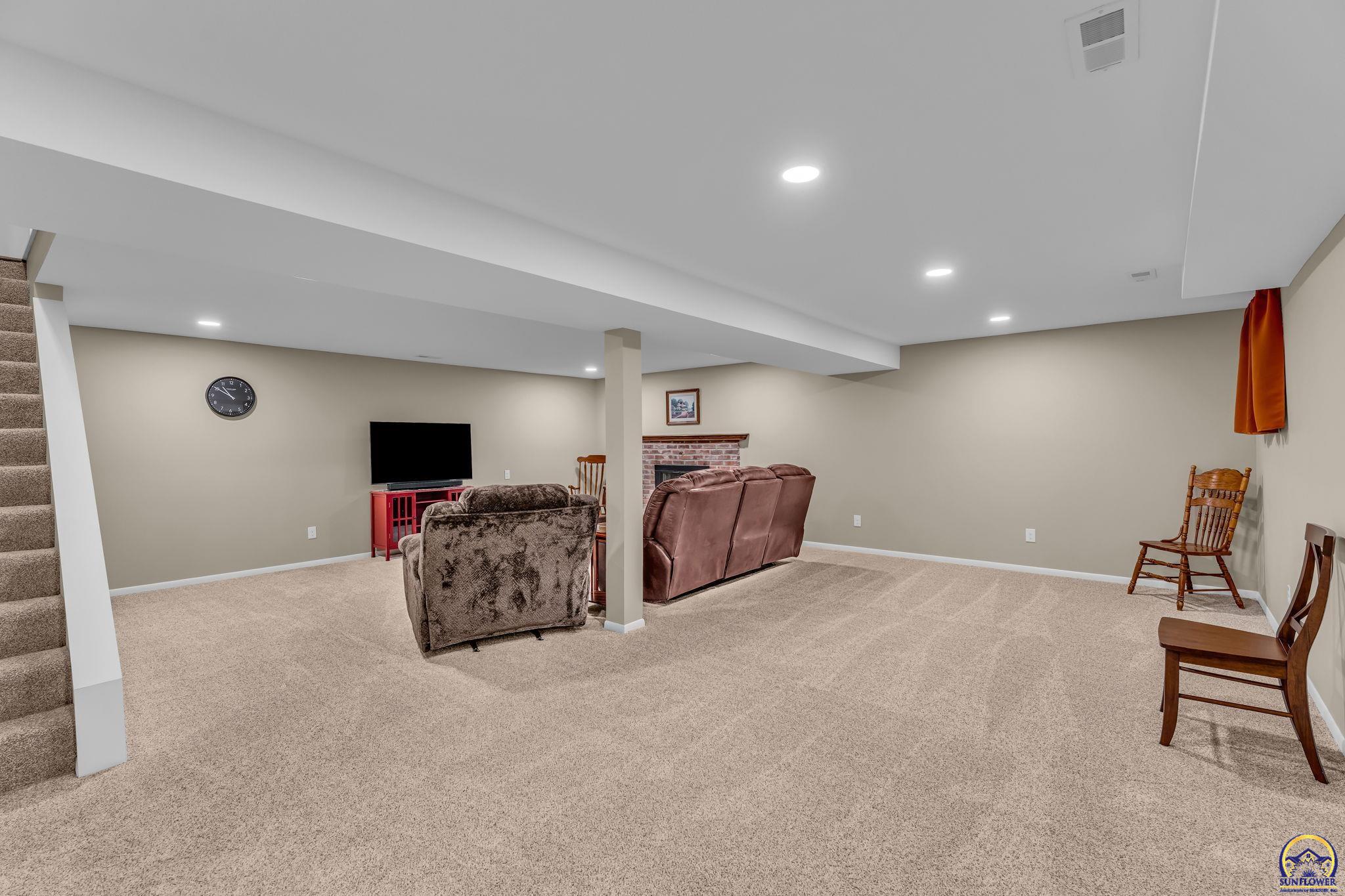 4012 Southwest 35th Terrace Topeka, KS 66614 - Photo 19 of 28