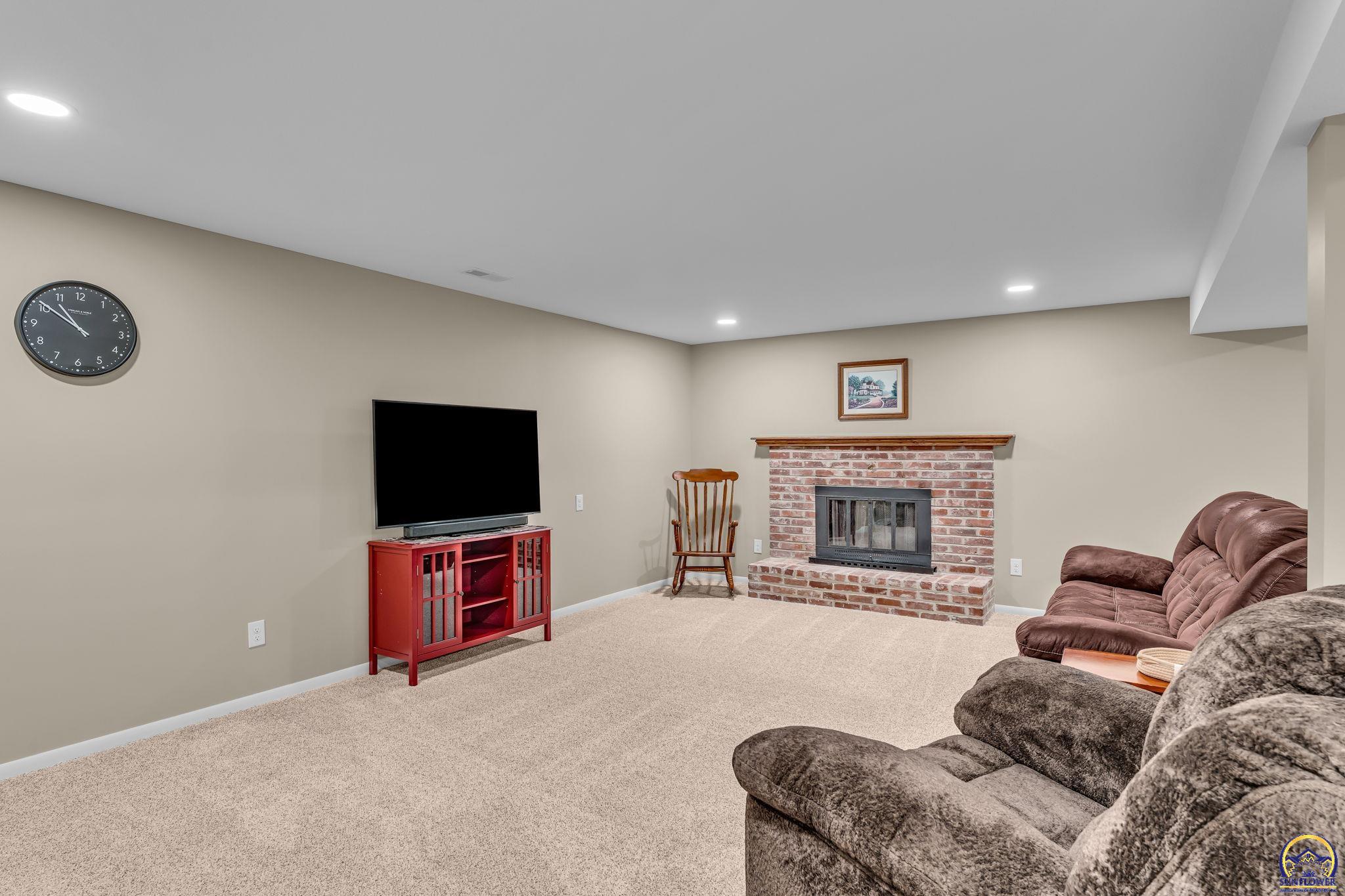 4012 Southwest 35th Terrace Topeka, KS 66614 - Photo 20 of 28