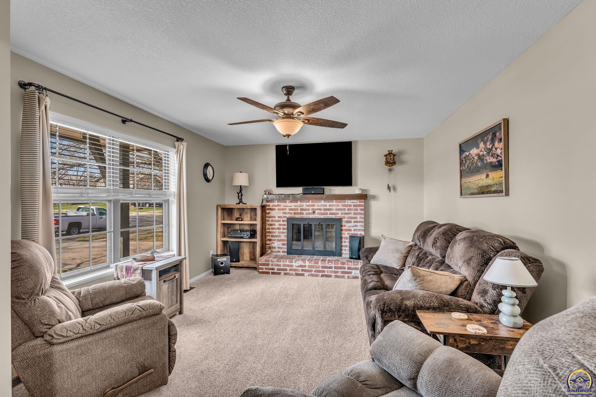 4012 Southwest 35th Terrace Topeka, KS 66614 - Photo 5 of 28