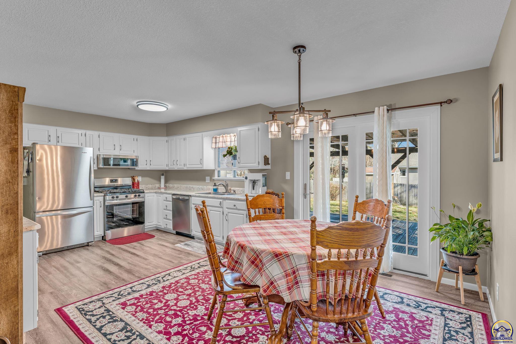 4012 Southwest 35th Terrace Topeka, KS 66614 - Photo 7 of 28