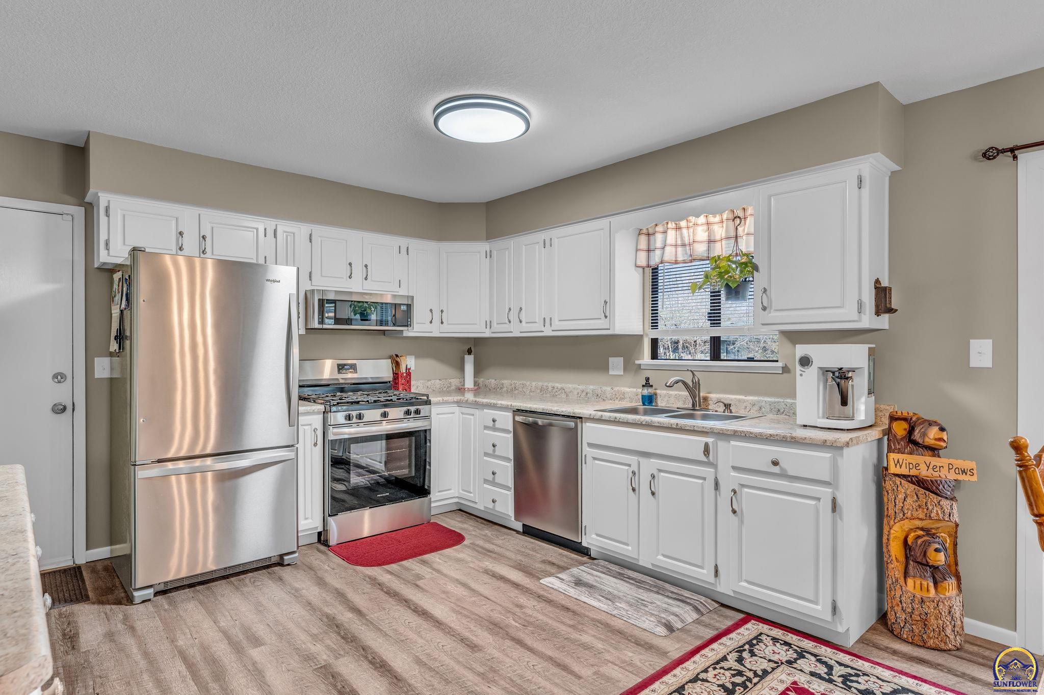 4012 Southwest 35th Terrace Topeka, KS 66614 - Photo 8 of 28