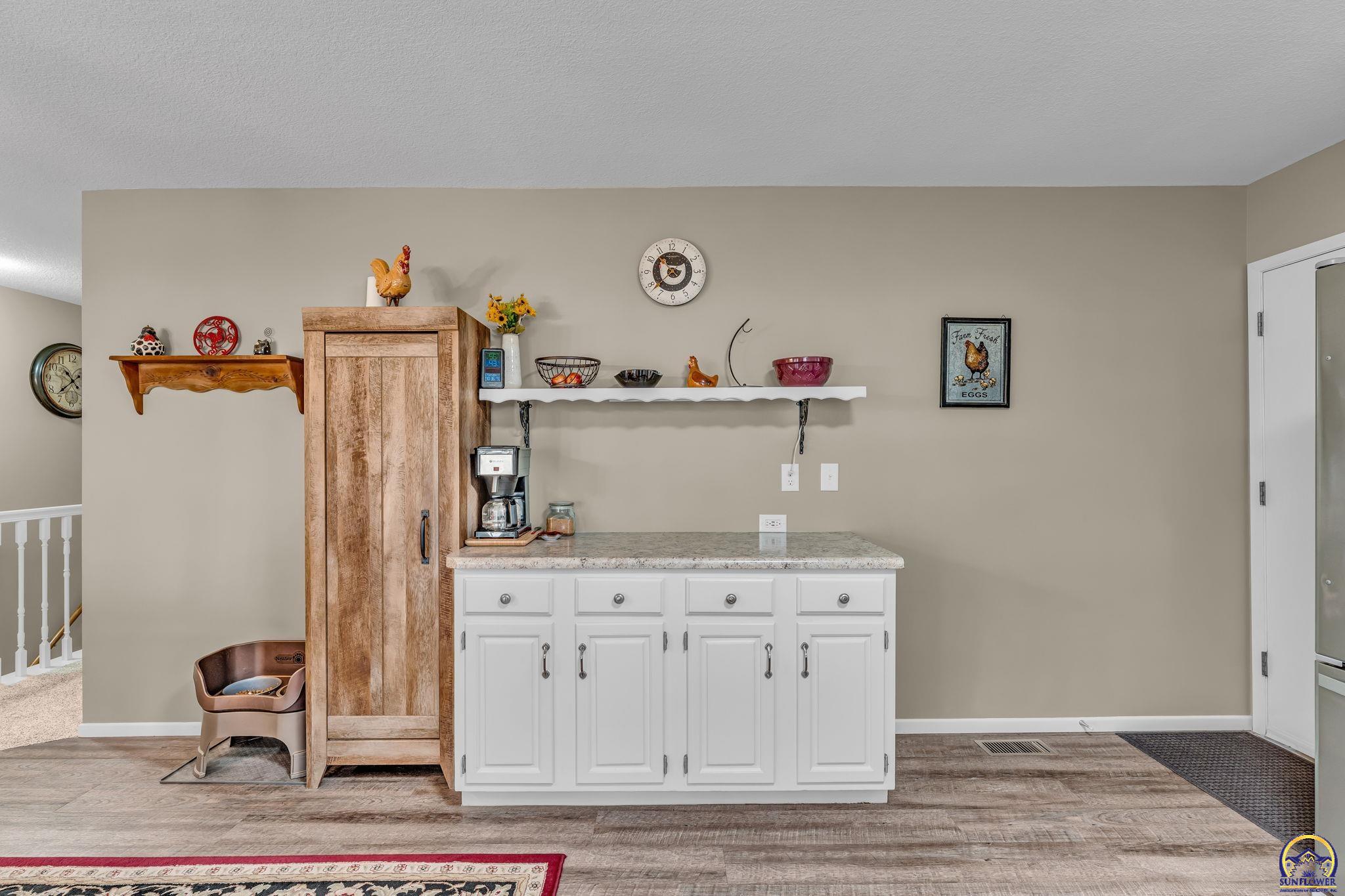 4012 Southwest 35th Terrace Topeka, KS 66614 - Photo 10 of 28