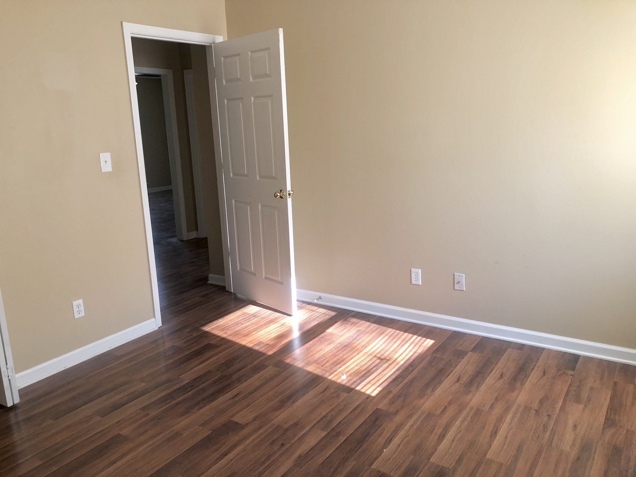 1230 Pyle Lane Hopkinsville, KY 42240 - Photo 7 of 10 a view of an empty room with wooden floor and a window