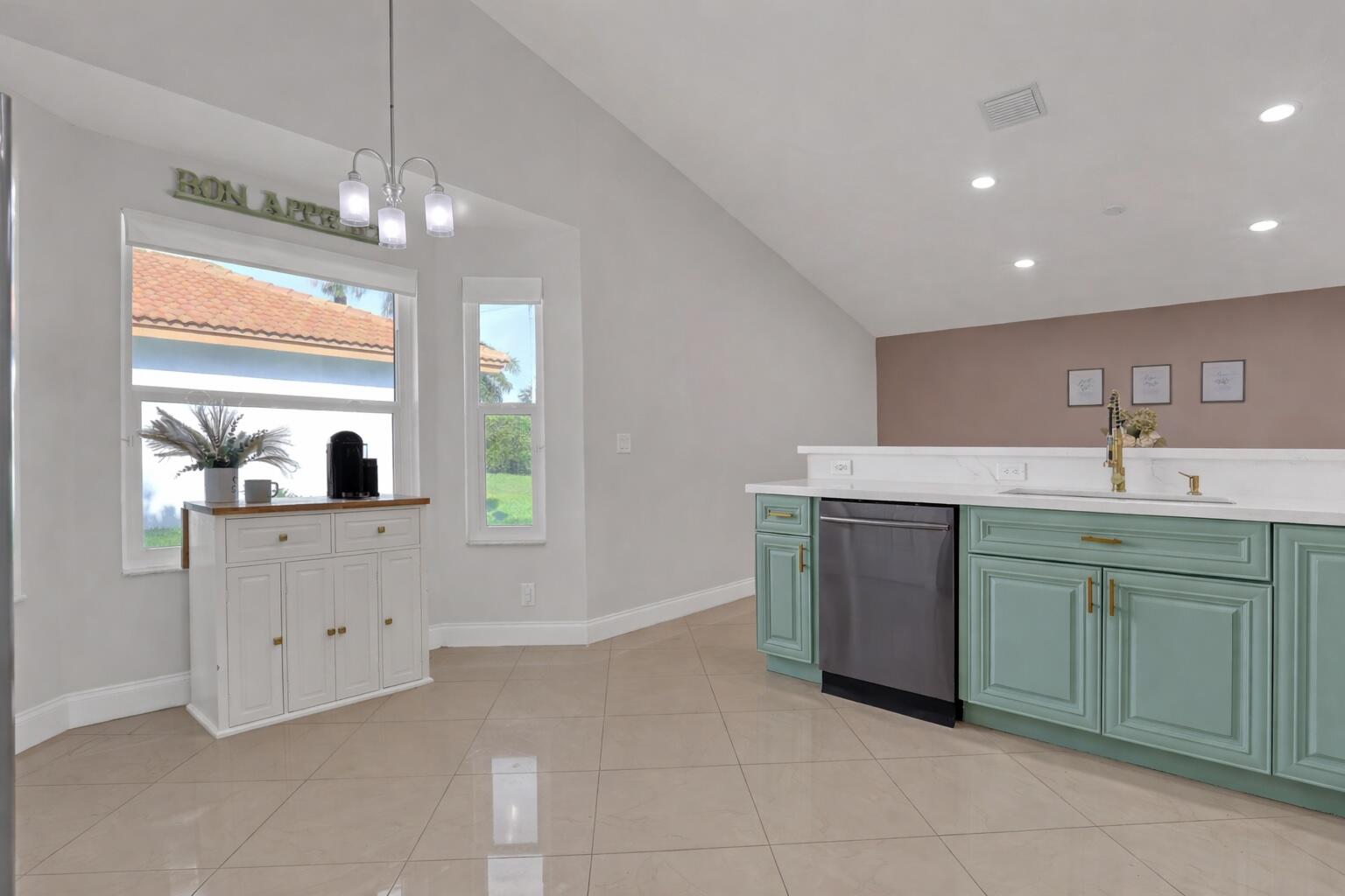 5770 Aspen Ridge Circle Delray Beach, FL 33484 - Photo 21 of 60 Kitchen