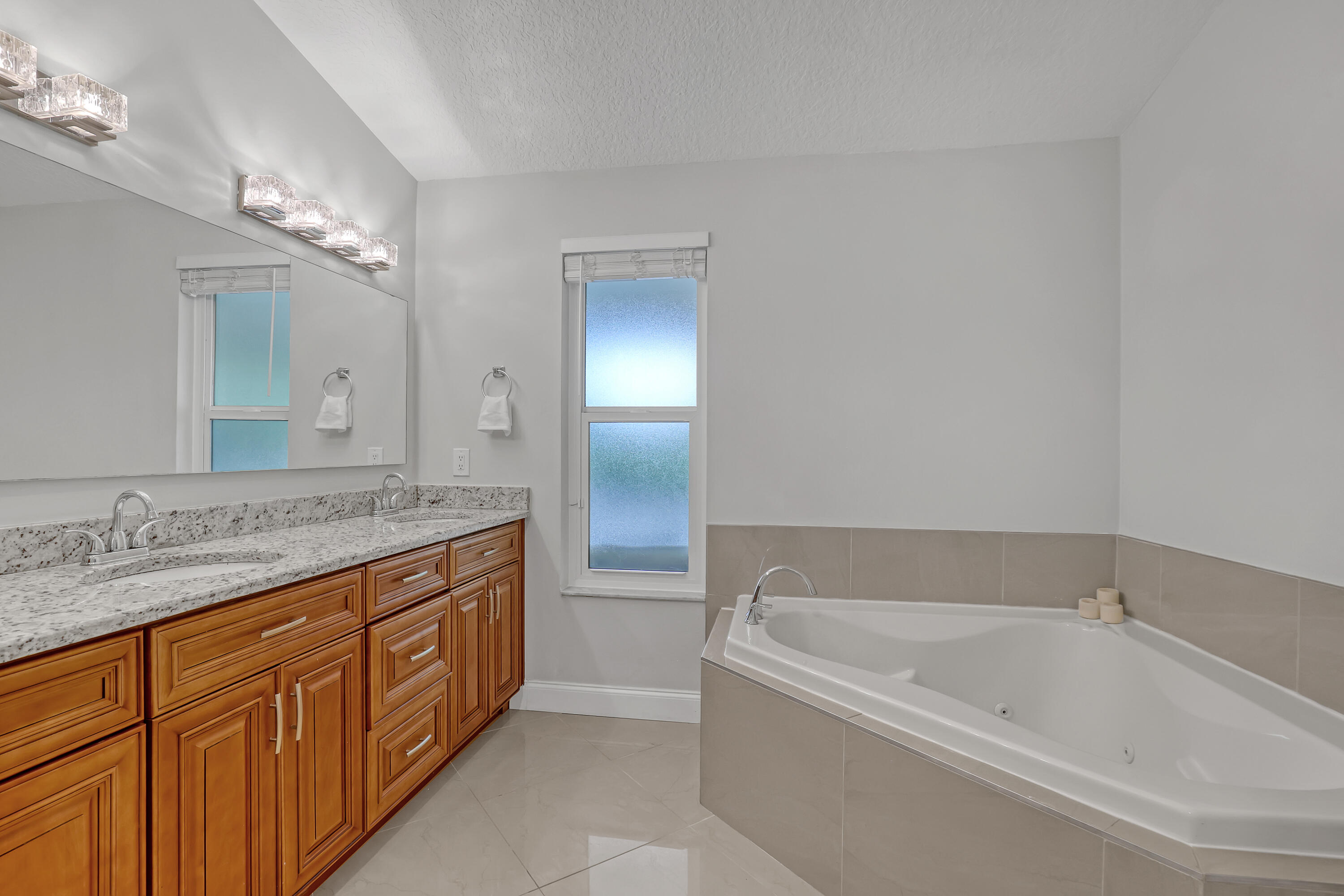 5770 Aspen Ridge Circle Delray Beach, FL 33484 - Photo 27 of 60 Primary bathroom