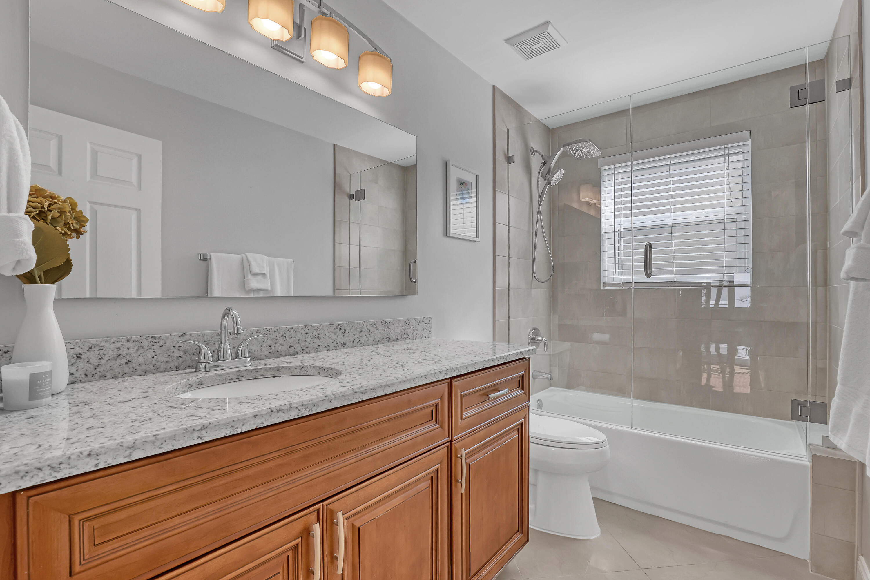 5770 Aspen Ridge Circle Delray Beach, FL 33484 - Photo 33 of 60 Guest bathroom