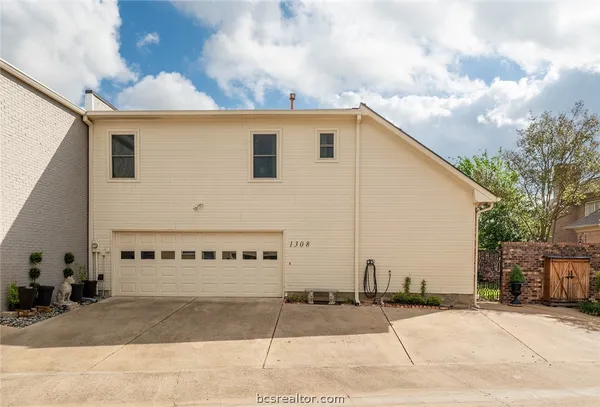 $425,000 | 1308 Brook Hollow Drive, Bryan, TX 77802
