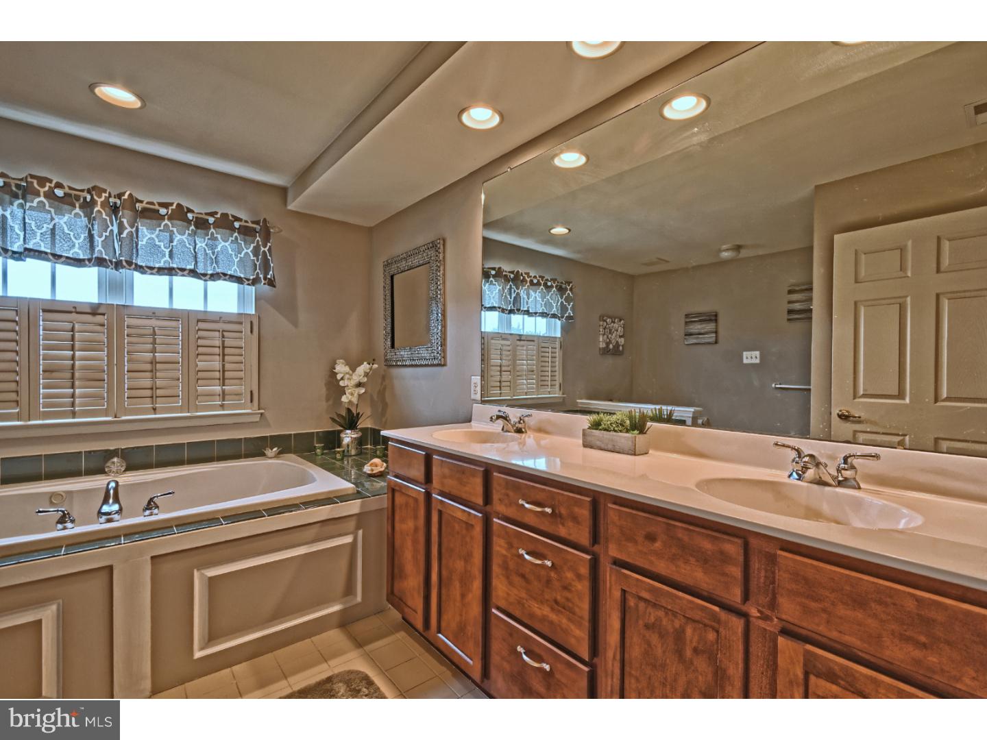 563 Thackery Court Mickleton, NJ 08056 - Photo 18 of 25