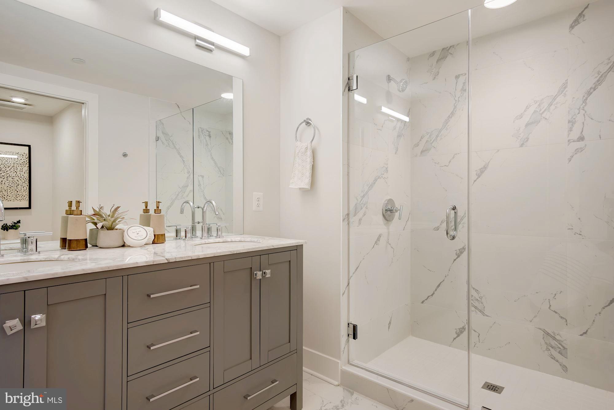 2717 Ontario Road Northwest, Unit 401 Washington, DC 20009 - Photo 12 of 19 Main Bathroom