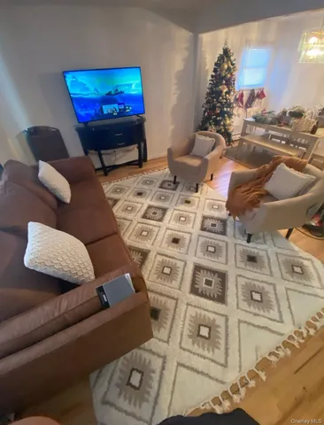 $2,800 | 37 Broadway, West Babylon, NY 11704