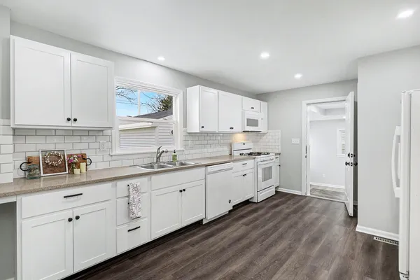 $244,900 | 1048 South Kalamazoo Avenue, Marshall, MI 49068