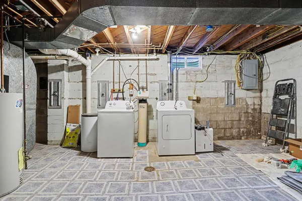 $244,900 | 1048 South Kalamazoo Avenue, Marshall, MI 49068