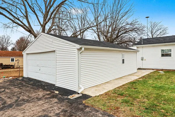 $244,900 | 1048 South Kalamazoo Avenue, Marshall, MI 49068