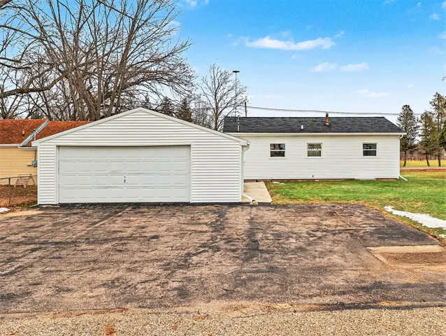 $244,900 | 1048 South Kalamazoo Avenue, Marshall, MI 49068