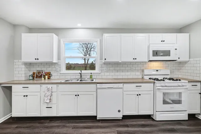 $244,900 | 1048 South Kalamazoo Avenue, Marshall, MI 49068