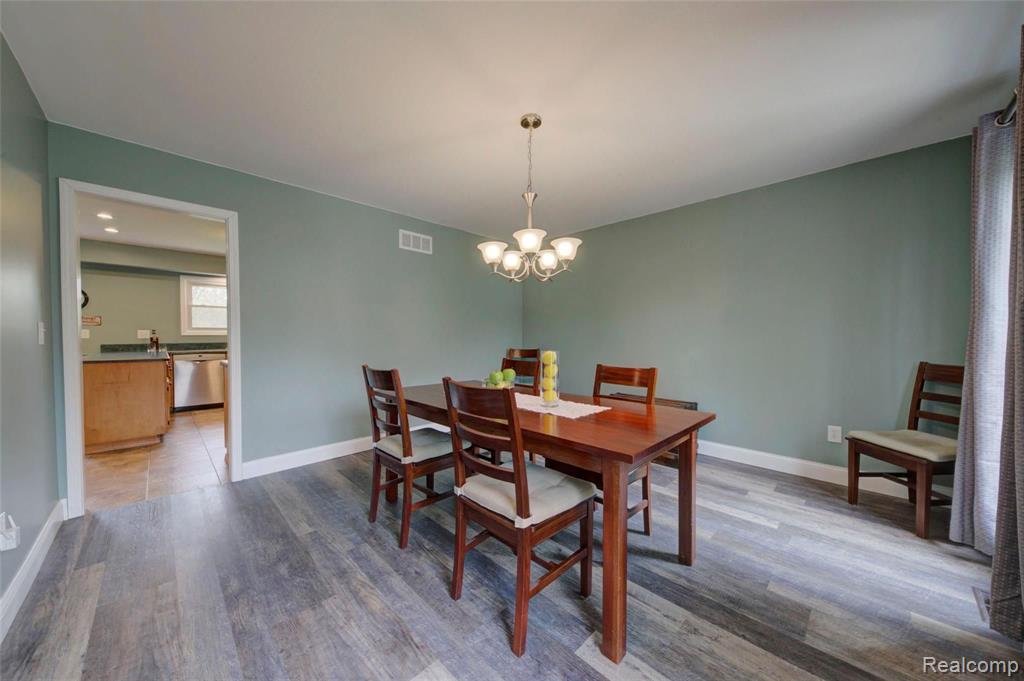 4386 Beach Road Troy, MI 48098 - Photo 18 of 56