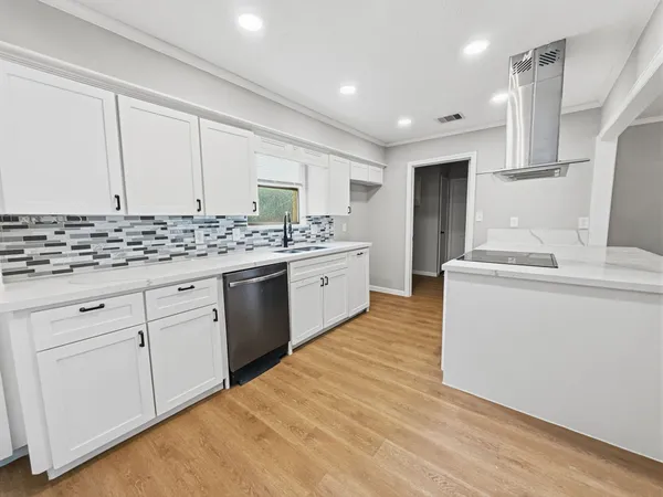 $1,900 | 168 Old Bridge Lake Street, Houston, TX 77069