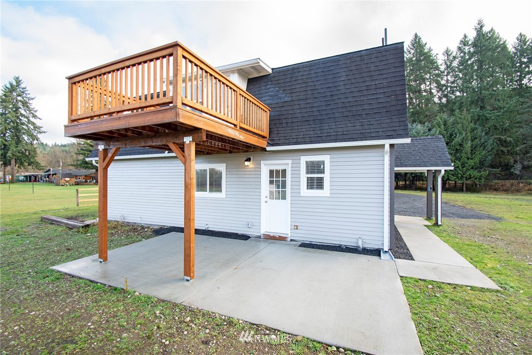 15941 Littlerock Road Southwest Rochester, WA 98579 - Photo 5 of 31 a front view of a house with garden